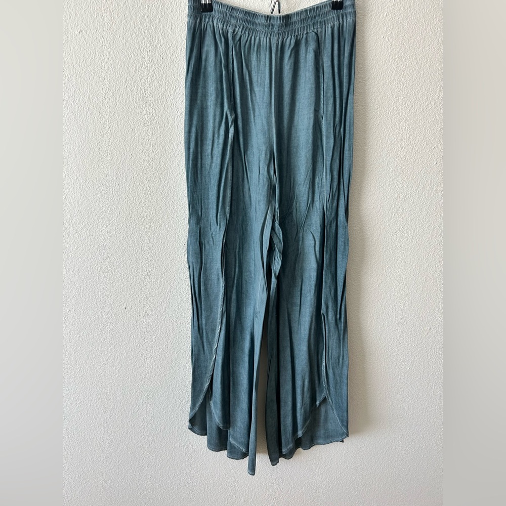 Young Fabulous and Broke Blue Split Leg Palazzo Pants size Medium Lightweight